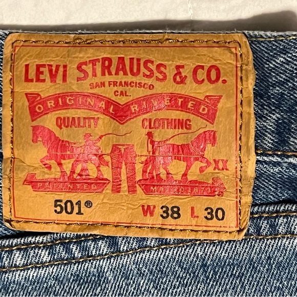 LEVI 38x30 Jeans in great shape - Picture 3 of 5